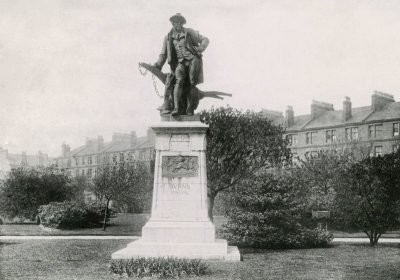 Burns Statue 