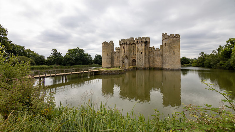 IMG_8459.CR3 View of the NE Tower, Gatehouse, the causway and the NW Tower Bodiam -  Castle -  A Santillo 2019