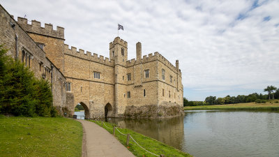IMG_8412.CR3 Old Castle or Gloriette (medieval tower) and Moat - Leeds Castle -  A Santillo 2019