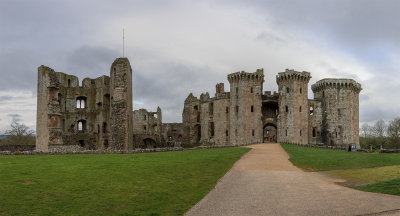 IMG_8110_8115-Pano.dng Ornate Gatehouse, Great Tower (on the left) and Closet Tower ( far right) -  A Santillo 2019