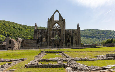 IMG_8237.CR3 Exterior view of the West Front - Tintern Abbey -  A Santillo 2019