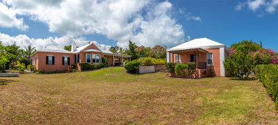 IMG_7850-Pano A typical Bermudian homestead - East Cliff Cottage - © A Santillo 2018