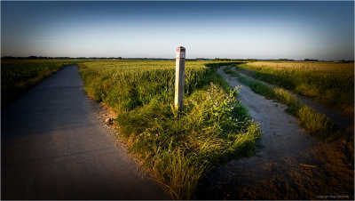 Weg naar Nederokkerzeel, rechts de Vosseputten