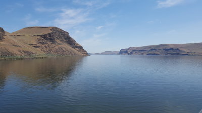 Columbia River Cuts Through Washington's Historic Flood Plain