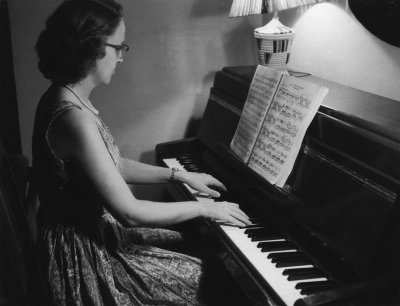 1958 - 1959 Alice playing the piano.jpg