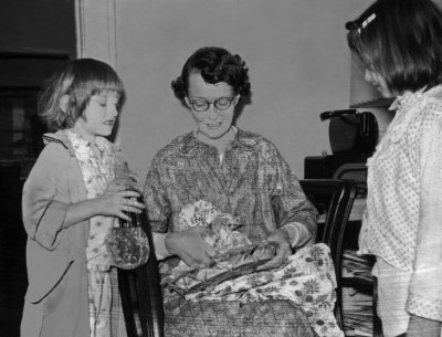 1954 - 1957 Chistmas 1957 - Susie & Cathie with Mimi.jpg