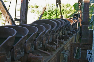 digging buckets_2.jpg