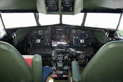 Lockheed12cockpit.jpg