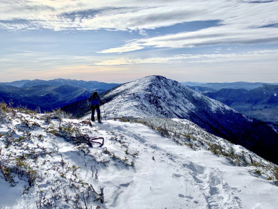 Approaching Mt. Bond