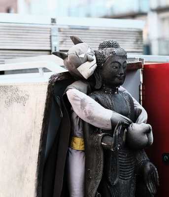 Hug, Regent's Canal, April 2020