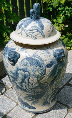 Alternate view of Chinoiserie urn.