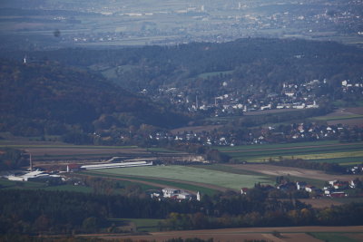 mit Blick auf Walpersbach, Bad Erlach und Schloss Pitten
