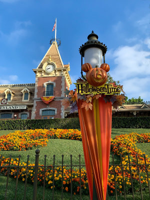 Disneyland Resort Theme Parks 2019