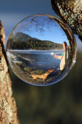 Dans ma Lensball de cristal, je vois mon cher Christian et notre adorable Nanouk  