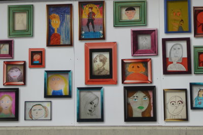 On the walls of this school, an exhibition of all the drawings and paintings by young schoolchildren