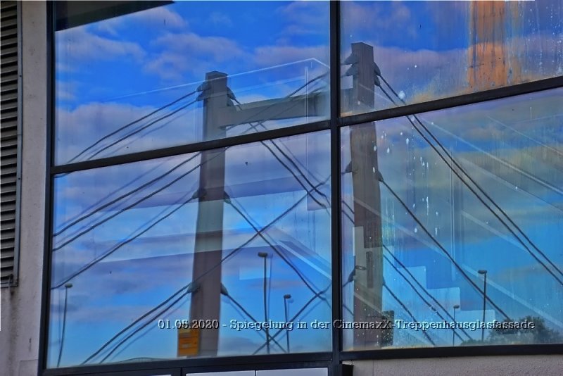 01.05.2020 - Spiegelung in der CinemaxX-Treppenhausglasfassade.jpg