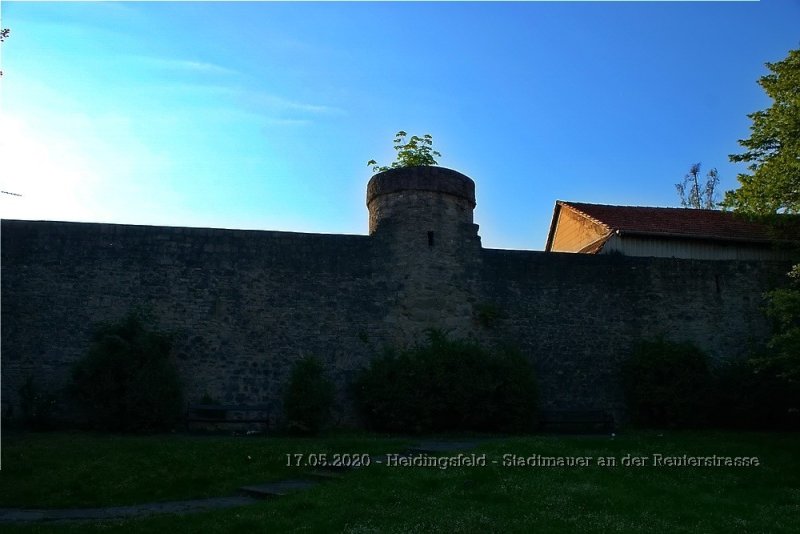 17.05.2020 - Heidingsfeld - Stadtmauer an der Reuterstrasse.jpg