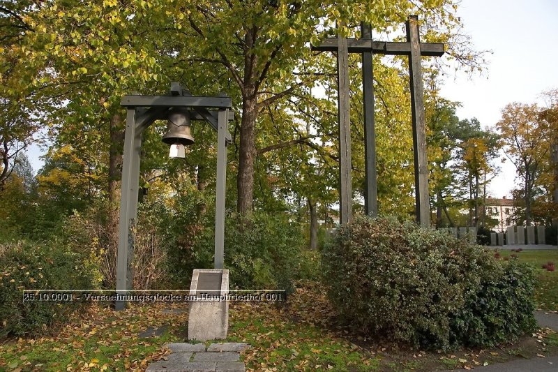 25.10.2020 - Versoehnungsglocke am Hauptfriedhof 001.jpg