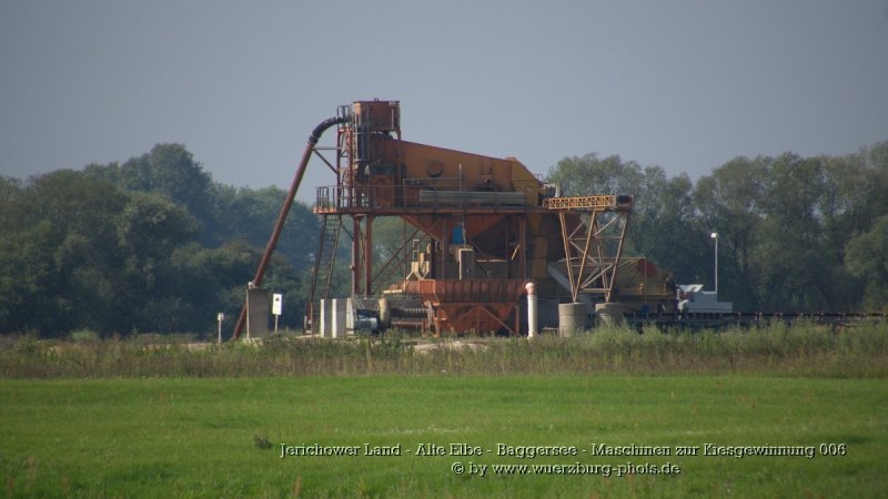 Jerichower Land - Alte Elbe - Baggersee - Maschinen zur Kiesgewinnung 006.jpg