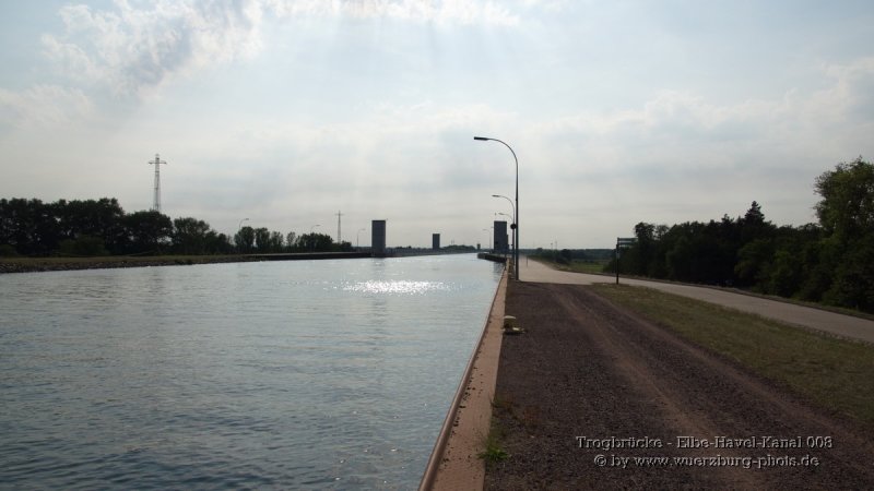 Trogbruecke - Elbe-Havel-Kanal 008.jpg