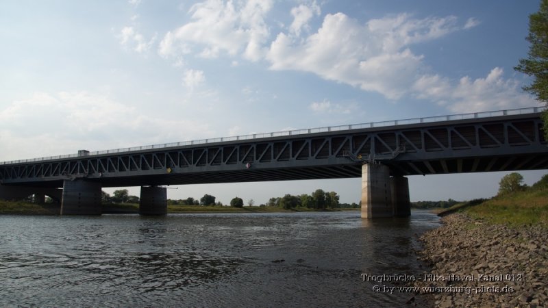 Trogbruecke - Elbe-Havel-Kanal 012.jpg