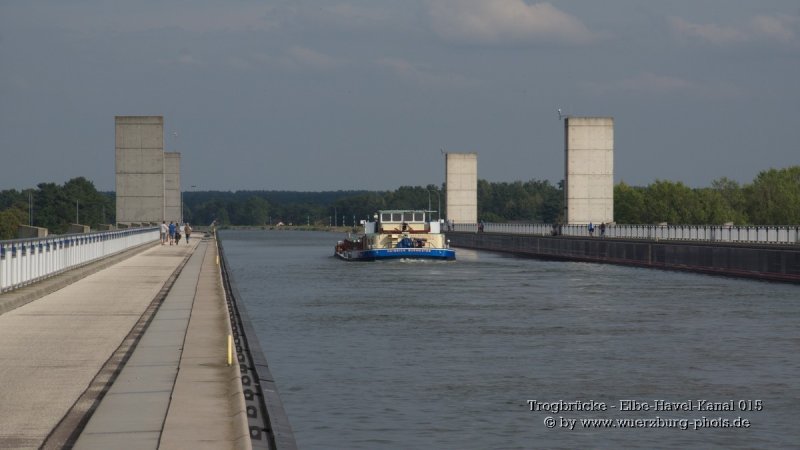 Trogbruecke - Elbe-Havel-Kanal 015.jpg