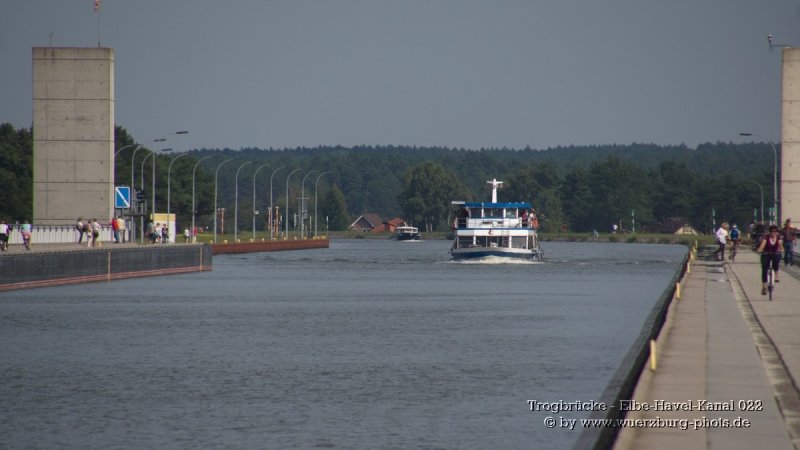 Trogbruecke - Elbe-Havel-Kanal 022.jpg