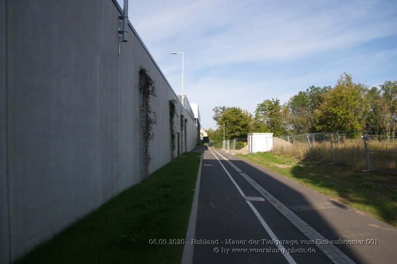 06.09.2020 - Hubland - Mauer der Tiefgarage vom Einkaufscenter 001.jpg
