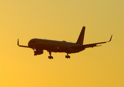Chicago,IL UAL 757 Sunset Approach 7-11-19 540 PM #1.JPG