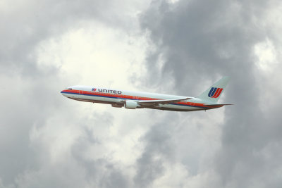 UAL 767-300 Departure N641 UA.JPG