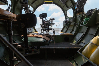 Boeing B-17G, Navigator and Bombardier Positions