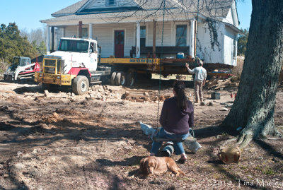 Laura and Reese, Watching the House Move