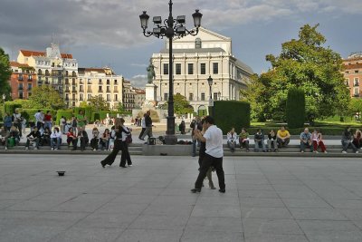 Madrid, Tango dancing in the street
