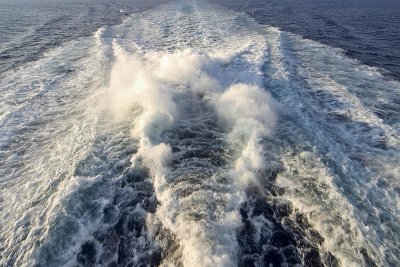 Navigating to Corfu at 28Knts (50Km/h)