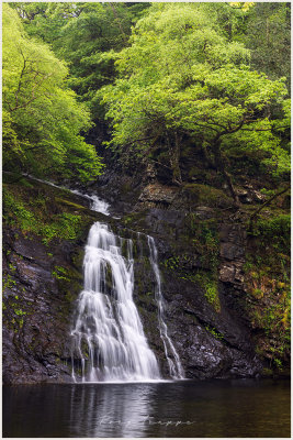 Ceunant Llennyrch Waterfall.jpg