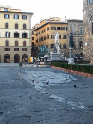Piazza della Signoria pre crowds Neptune's not even turned on yet