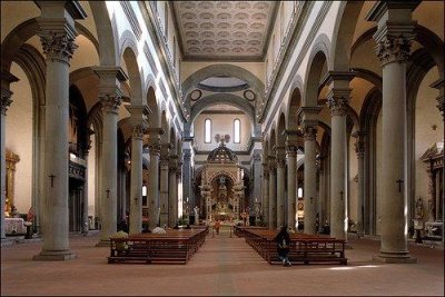 Inside Santo Spirito- classic Brunelleschi design, a cavernous but harmonious space