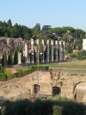  Columns mark perimeter of Rome's biggest temple which Roma and Amor-Latin for Venus- reinforced that Rome and Love go together