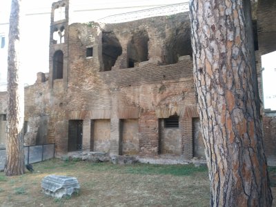 Insula (Acient Roman Condo) represents a rare example of a 2000yo rental house from the imperial era. 