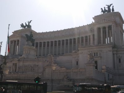 Victorian Complex (1878)- national monument to sovereign Vittorio Emanuele II, a modern building representing ancient Rome