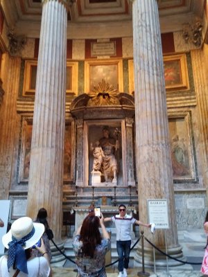 609 the Pantheon became a Christian Church, Pagan gods were replaced with tombs of famous Italians & statues of Christian Saints