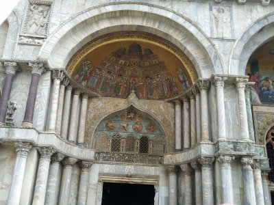 Mosaic depicting merchants presenting the body of St Mark(stolen from Egypt) to the Doge in front of the church