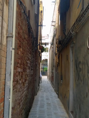 Many streets are just narrow walkways between buildings.