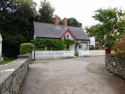 Another picture perfect house with foliage