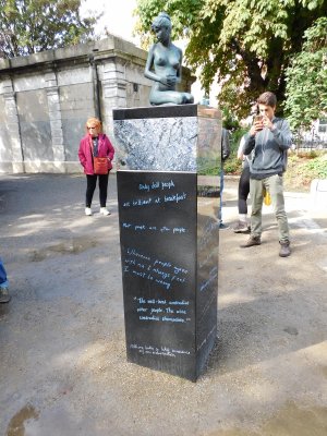 The pillars are covered in quotations from Wildes writing, setting out his thoughts, opinions and witticisms on art and life.