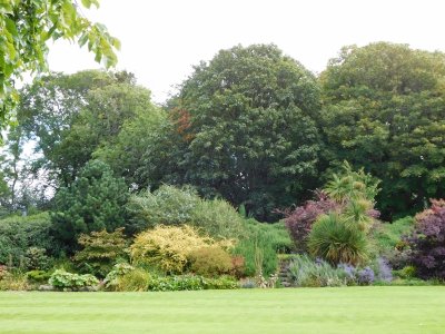 Holyroodhouse Gardens