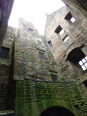  After the Union of the Crowns in 1603 the Royal Court became largely based in England and Linlithgow was used very little