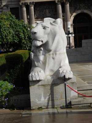 One of two splendid Lions flanking the Cenotaph