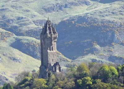 Elaborate Victorian stone tower commemorating William Wallace, displaying his 2-handed sword.