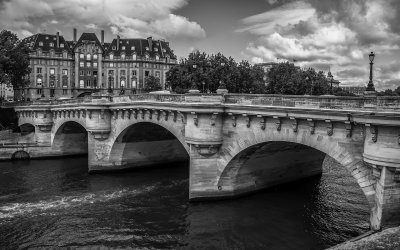 Le Pont Neuf Paris*Credit*